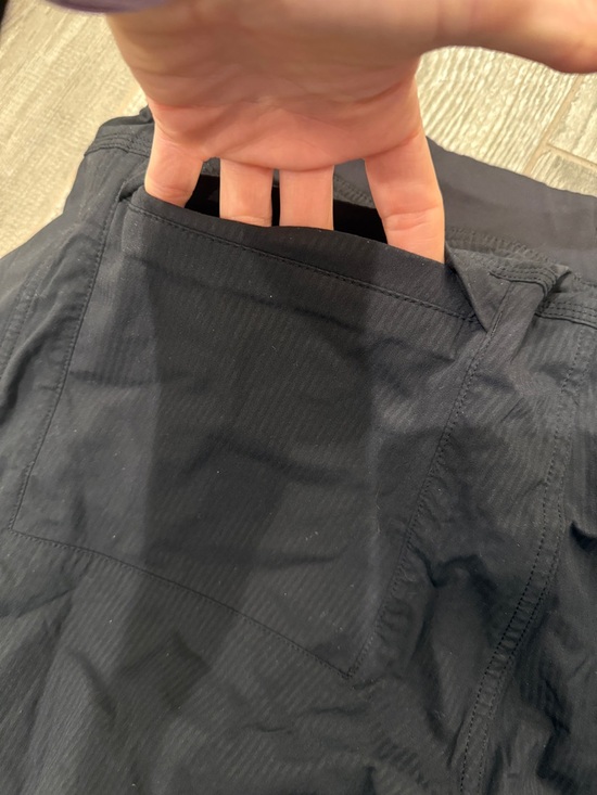 Lululemon Size XL Men's Black “cargo” Stretch Pants - Picture 6 of 9